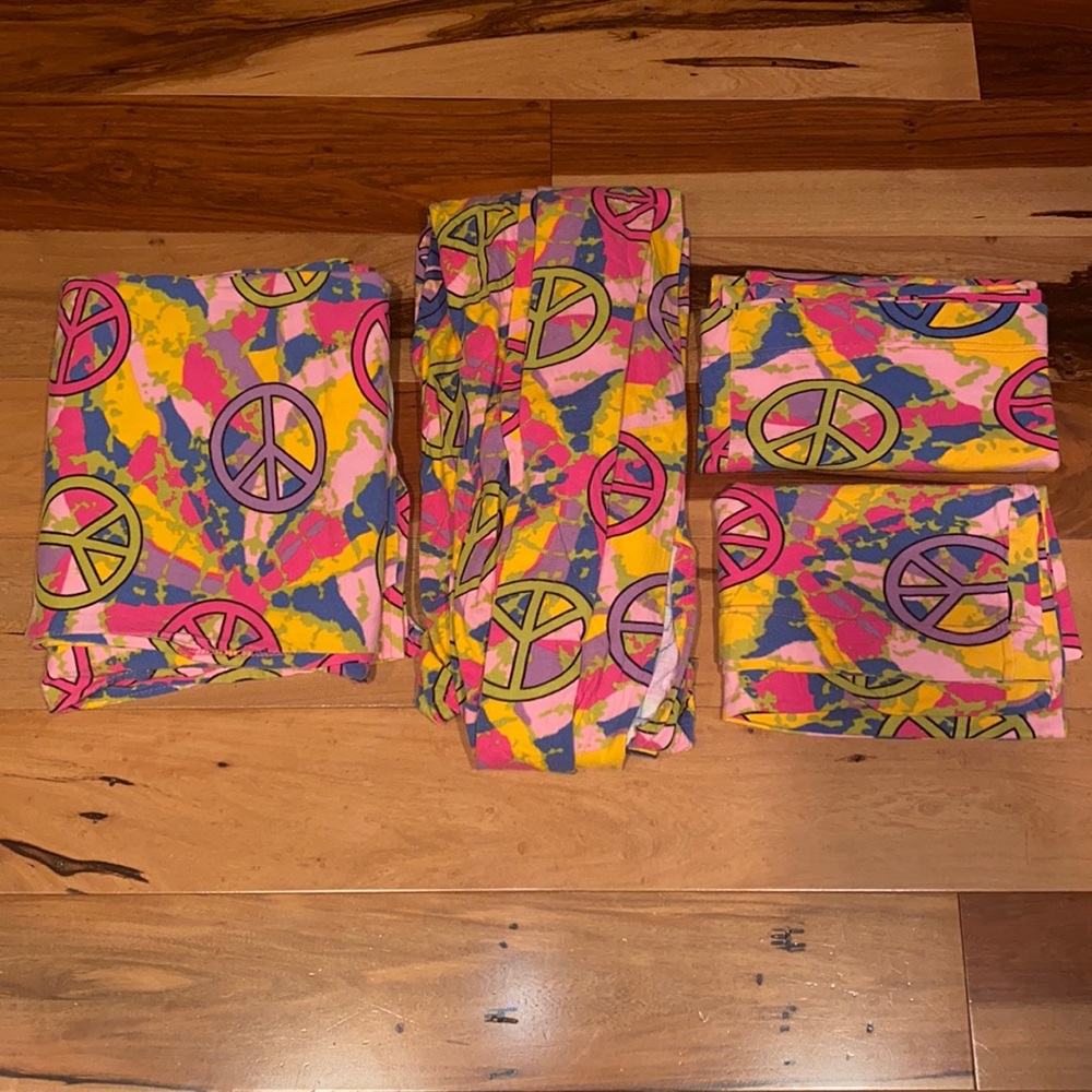 LIKE NEW~ 100% COTTON COLORFUL PEACE SIGN TWIN SHEET SET